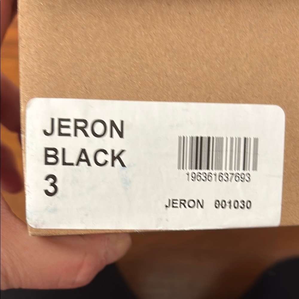 Stylish Steve Madden Girls Black Boots With Jewel Accents NWT - Picture 2 of 4